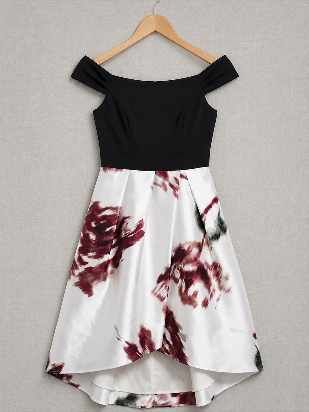 Bardot Neckline Elegant Dress With Pockets And Duster